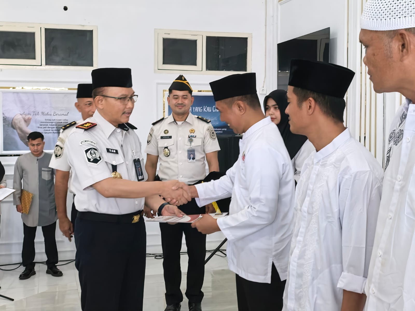 Kakanwil Ditjenpas Aceh serahkan Remisi Khusus Idul Fitri di Lapas Kelas IIA Banda Aceh