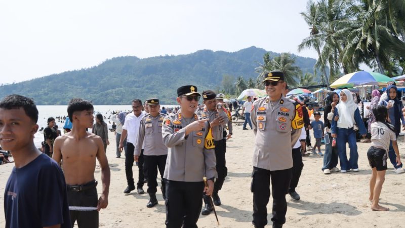 Pastikan Keamanan Libur Lebaran, Kapolres Tapteng Tinjau Langsung Pengamanan Objek Wisata