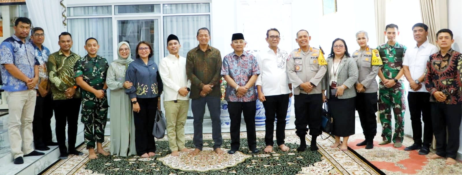 Hadiri Acara Halal Bihalal di Rumah Ketua DPRD, Bupati Simalungun: “Untuk Memajukan Simalungun Kita Harus Bersama-Sama”