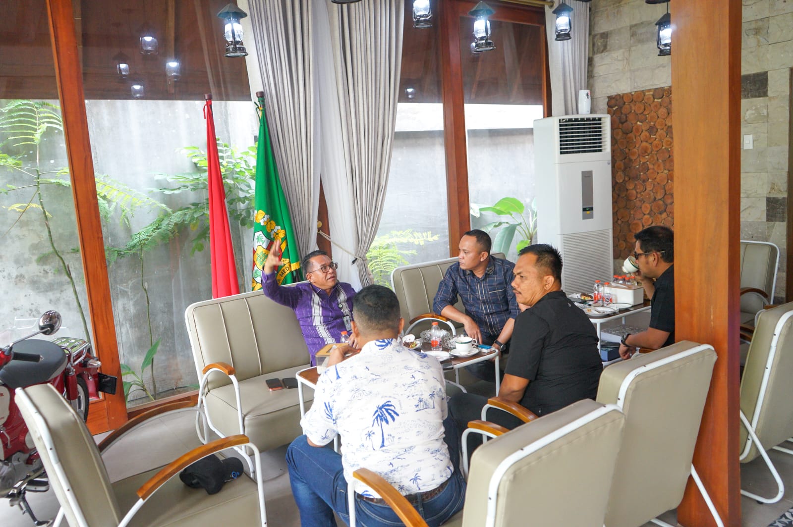 Momen Hangat Wakil Wali Kota Medan Terima Kunjungan Danyon Parako 463 Pasgat
