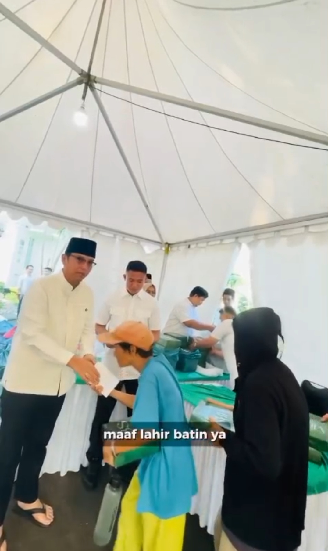 Lebaran Pertama, Rumah Dinas Wali Kota Medan Dipenuhi Warga, Rico Waas Berbagi Kebahagiaan dengan Kaum Duafa