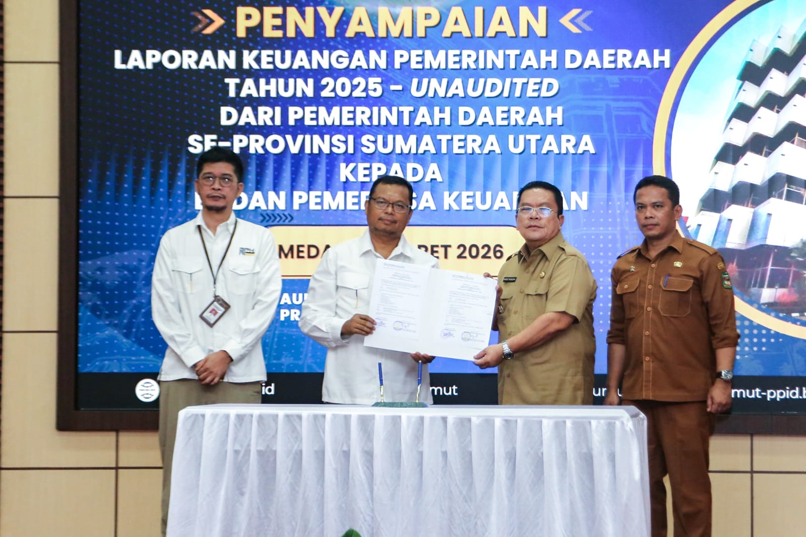 Wali Kota Pematangsiantar Didampingi Sekda Serahkan LKPD Unaudited TA 2025 ke BPK RI Perwakilan Sumut