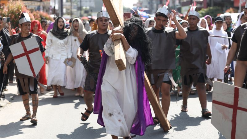 Wali Kota Pematangsiantar Hadiri Acara Jalan Salib Memperingati Wafatnya Yesus Kristus