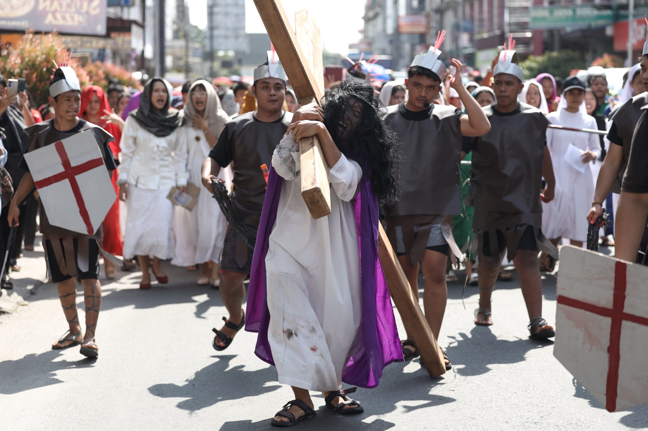 Wali Kota Pematangsiantar Hadiri Acara Jalan Salib Memperingati Wafatnya Yesus Kristus
