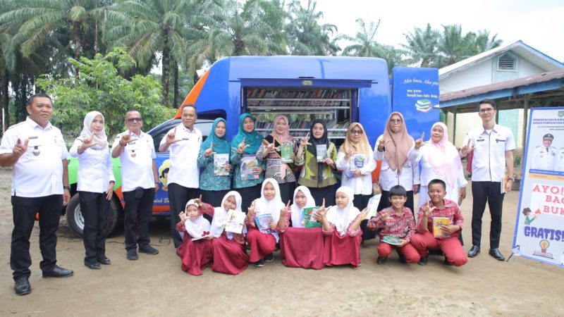 Bunda Literasi Asahan Tinjau Layanan Perpustakaan Keliling Di Aek Ledong
