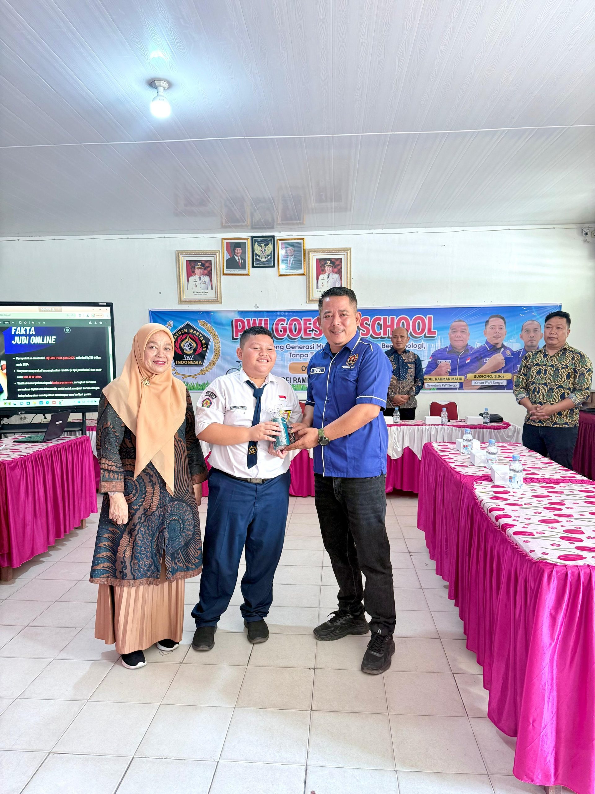 Cegah Judi Online Sejak Dini, PWI Sergai Goes to School Beri Edukasi di SMPN 1 Sei Rampah