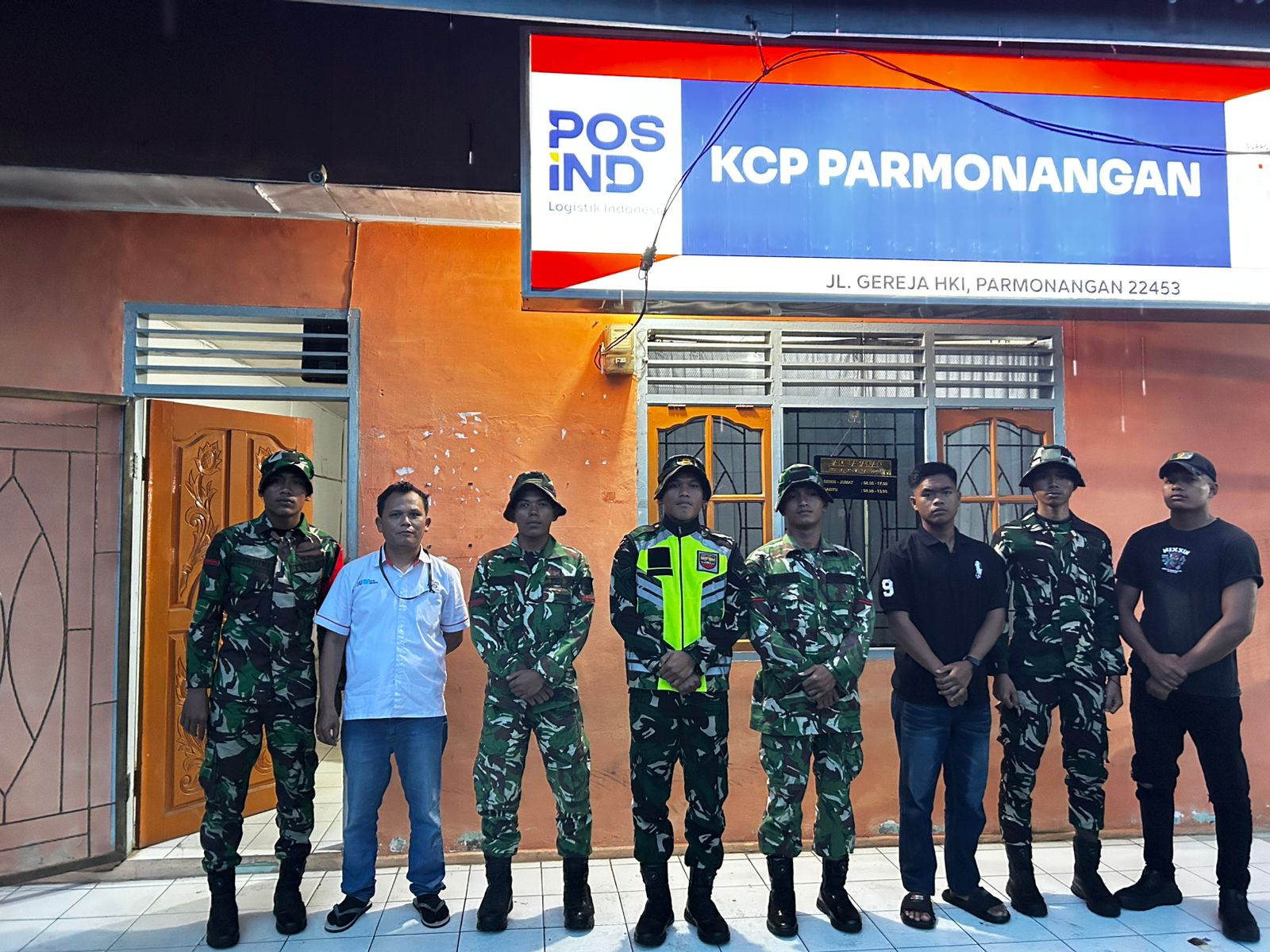 Ciptakan Lingkungan Yang Aman Dan Kondusif Koramil 08/ Parmonangan Patroli Kamtibhmas Bersama Ormas