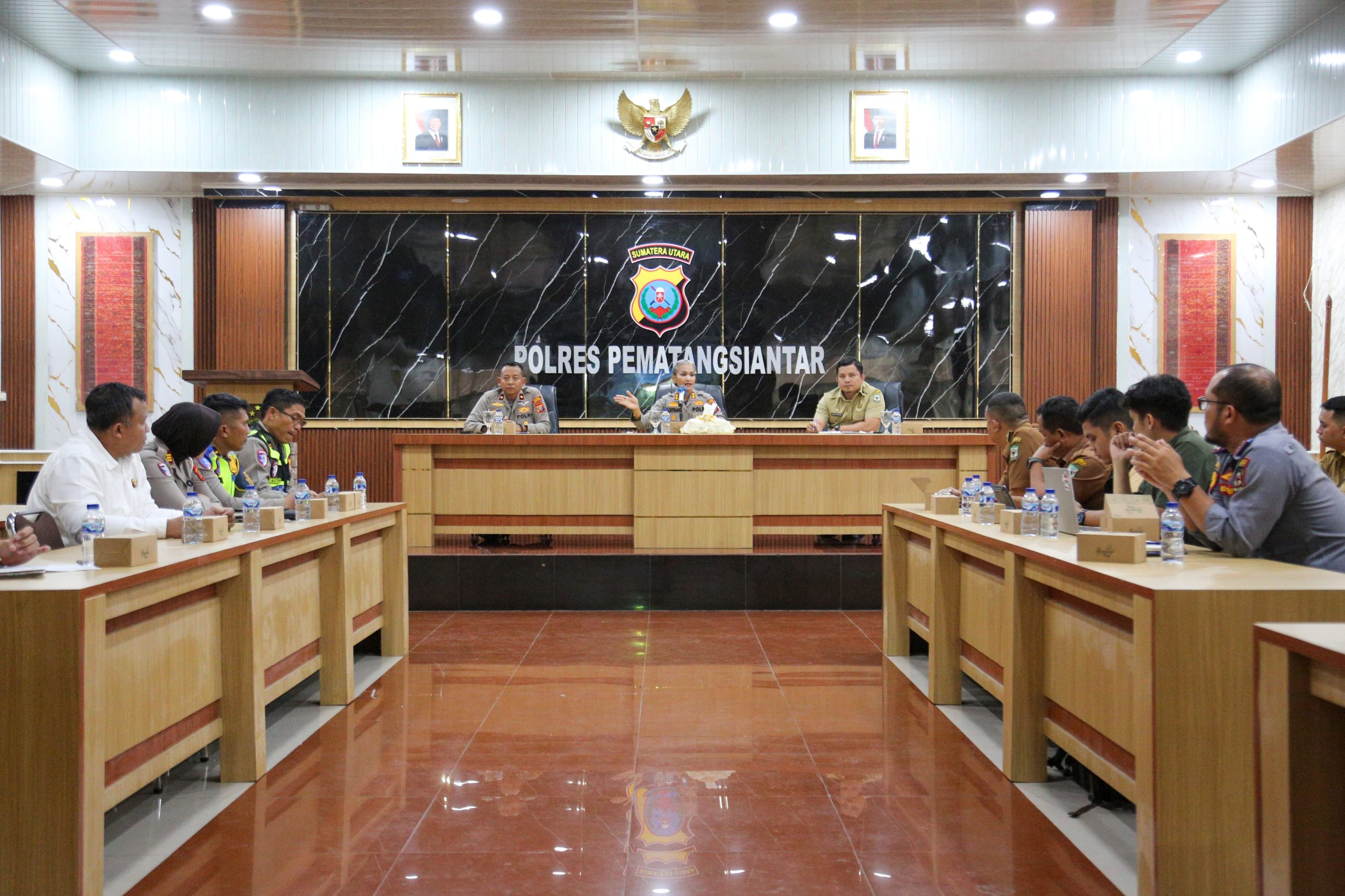 Bertempat di Mapolres, Forkopimda dan Para Camat Bersama Kapolres Pematangsiantar Gelar Rapat Rapat Peringatan Hari Jadi ke-155 Kota Pematangsiantar