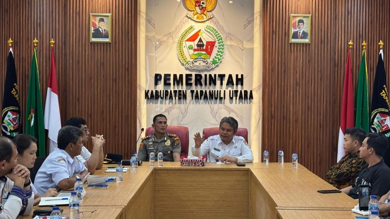 Wakil Bupati Tapanuli Utara Fasilitasi Dialog dengan Massa unjukrasa terkait pencairan dana supplier MBG