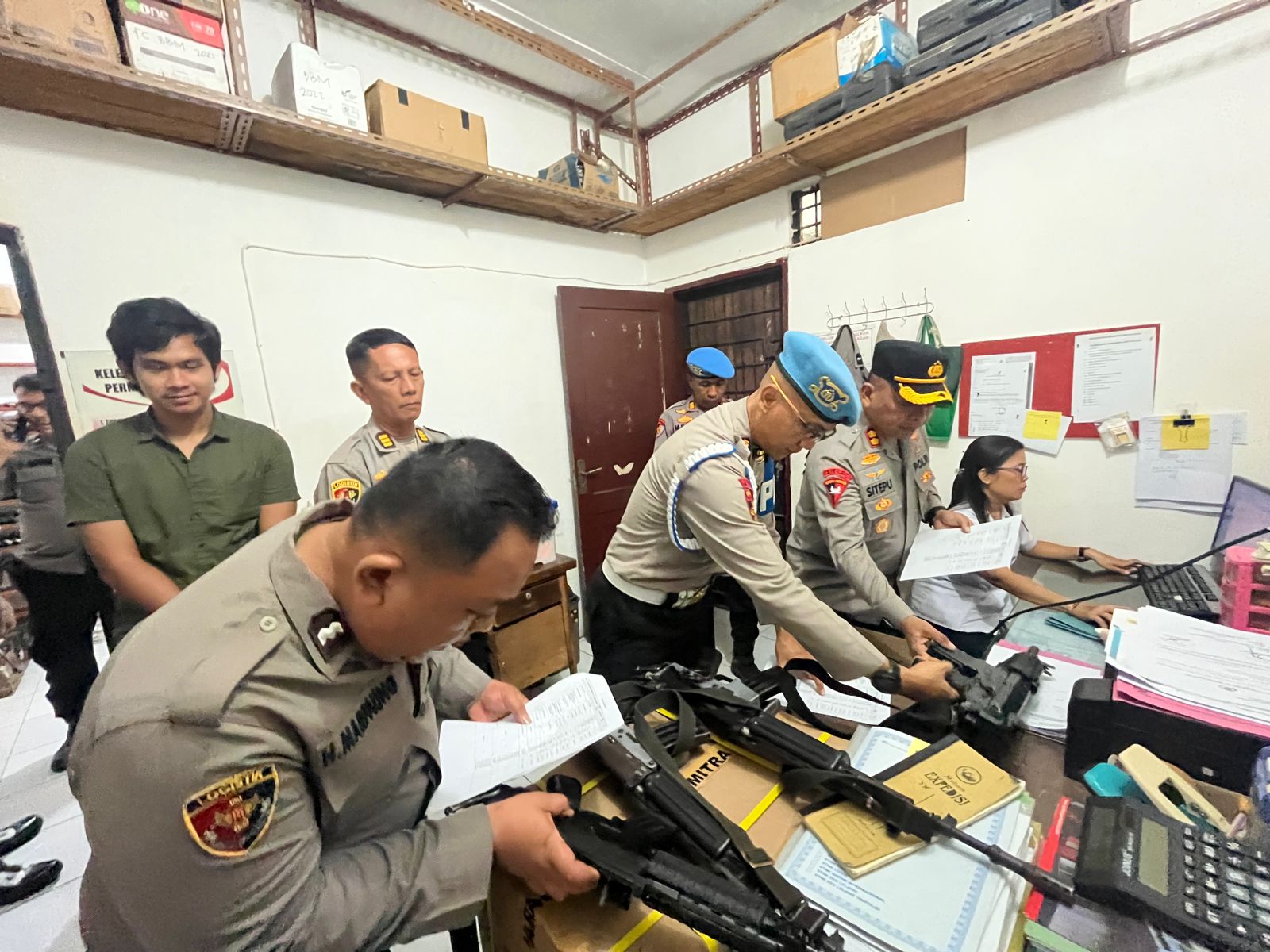 Tim Div Propam Mabes Polri Periksa Senjat Api Organik Polres Sergai