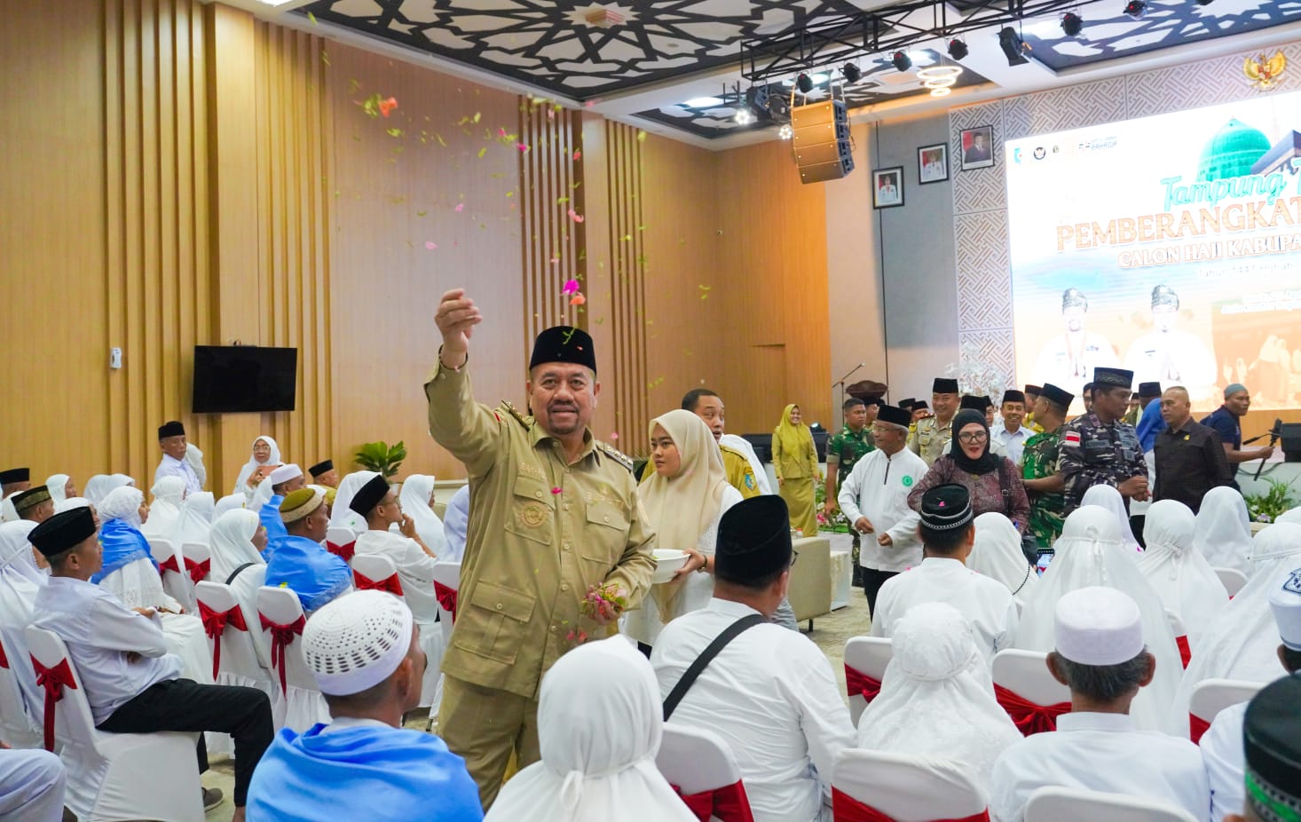 Bupati Baharuddin Siagian Tepung Tawari Jemaah Calon Haji 1447 H