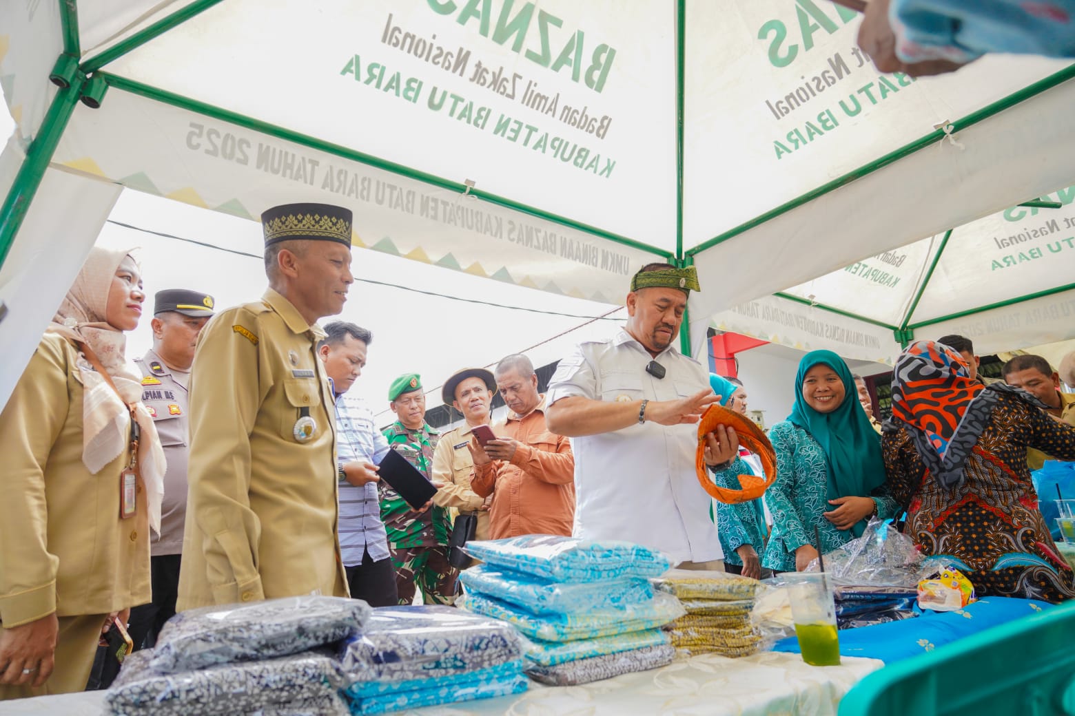Pastikan Pelayanan Optimal, Bupati Baharuddin Siagian Tinjau Pelaksanaan Berlayar di Kecamatan Talawi