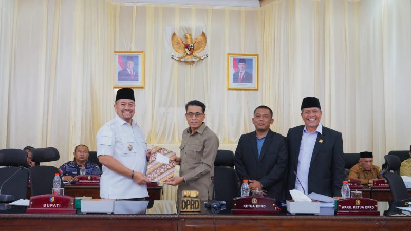 Bupati Baharuddin Siagian Hadiri Rapat Paripurna DPRD, Sampaikan LKPJ 2025 dan Nota Ranperda