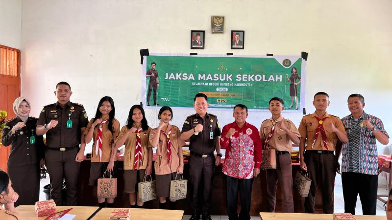 Kejaksaan Negeri Humbang Hasundutan Laksanakan Kegiatan ” Jaksa Masuk Sekolah ” Di SMA N 2 Doloksanggul