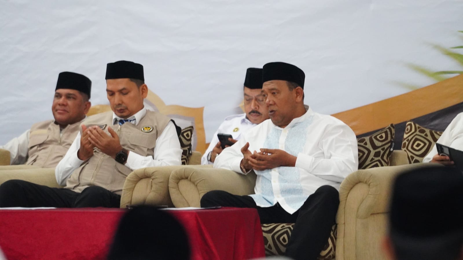 Gubsu Bobby dan Bupati Syah Afandin Lepas Kloter 2 Haji Langkat ke Tanah Suci Mekah