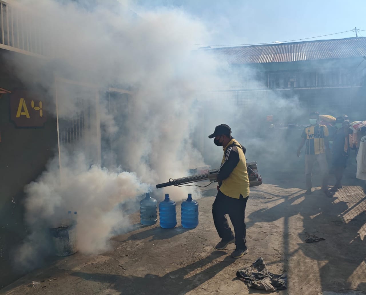 Basmi Nyamuk, Rutan Rengat Bersama Puskesmas Lakukan Fogging