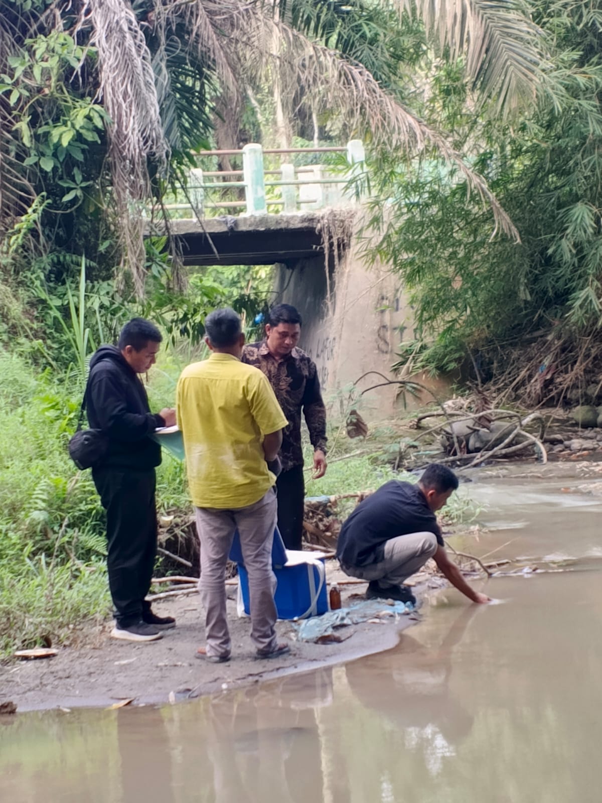 Dugaan Limbah PTPN III Picu Gangguan Kulit, Dinas LH Sergai Ambil Sampel Air Uji Laboratorium