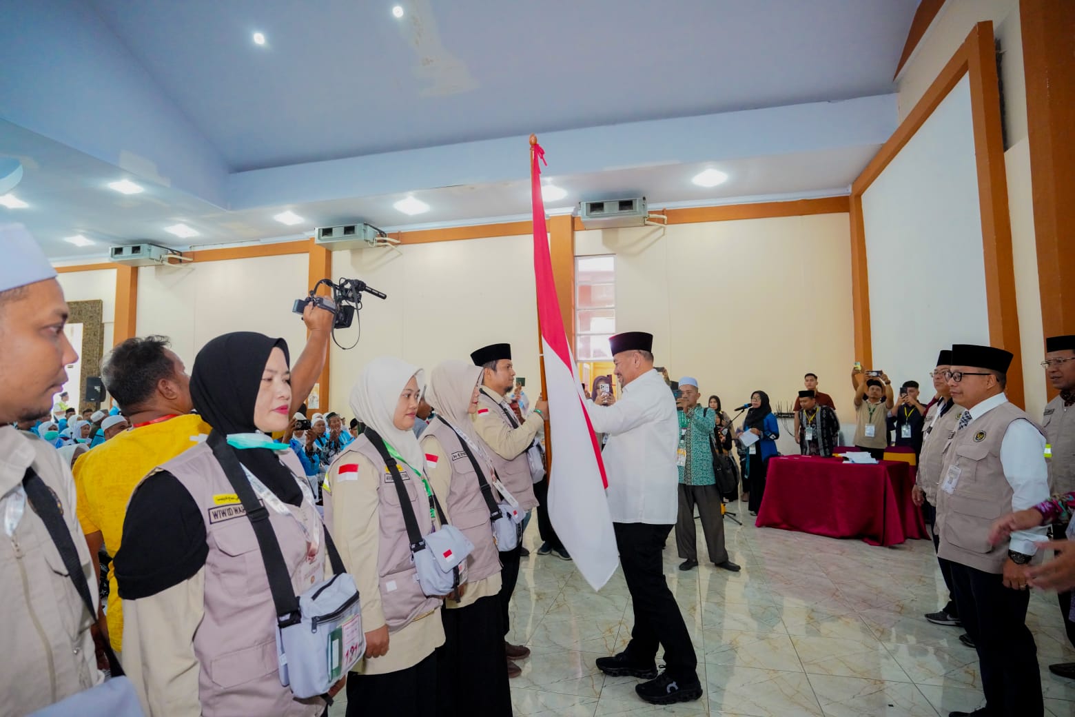 Bupati Baharuddin Siagian Lepas Keberangkatan Jemaah Calon Haji Batu Bara ke Tanah Suci
