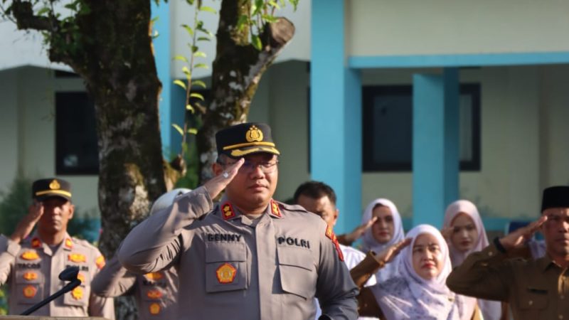Kapolres Nagan Raya Pimpin Gerakan “Saweu Sikula”, Tanamkan Disiplin dan Karakter Pelajar Sejak Dini