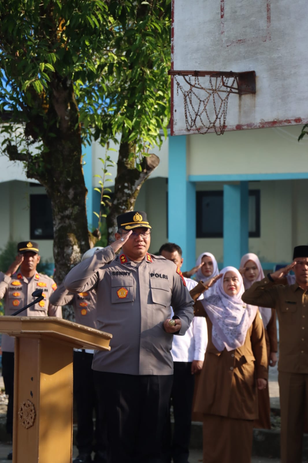 Kapolres Nagan Raya Pimpin Gerakan “Saweu Sikula”, Tanamkan Disiplin dan Karakter Pelajar Sejak Dini