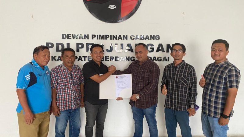 DPC PDI Perjuangan Sergai Serahkan Mandat BMI, Abdul Hamid Nahkodai Periode 2025–2030