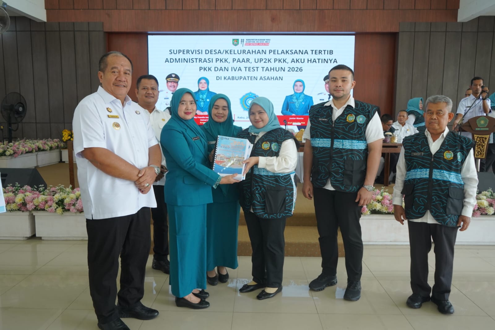 Bupati Asahan Terima Tim Supervisi Desa/Kelurahan Percontohan Perlombaan HKG – PKK Ke Kabupaten Asahan