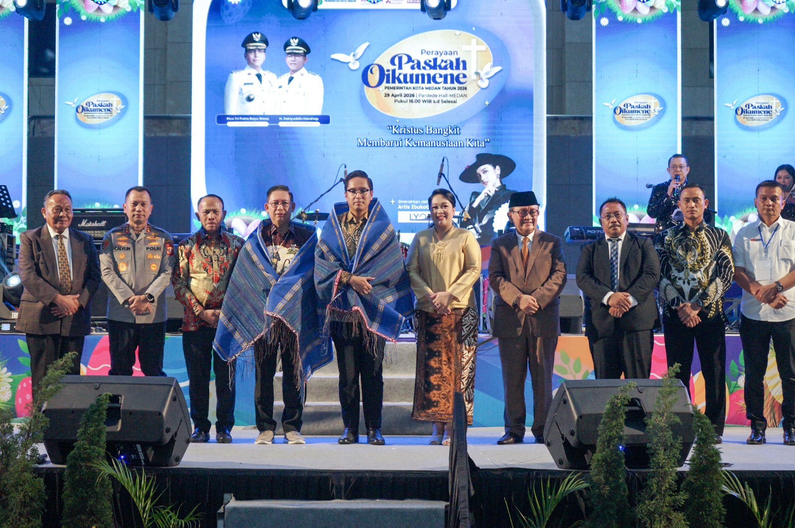Rico Waas Bawa Pesan Kedamaian di Tengah Ribuan Jemaat Paskah Oikumene