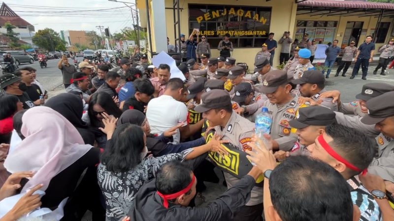 Polres Pematangsiantar Gelar Simulasi Sispam Mako Kesiapsiagaan Personil Hadapi Aksi Unjuk Rasa