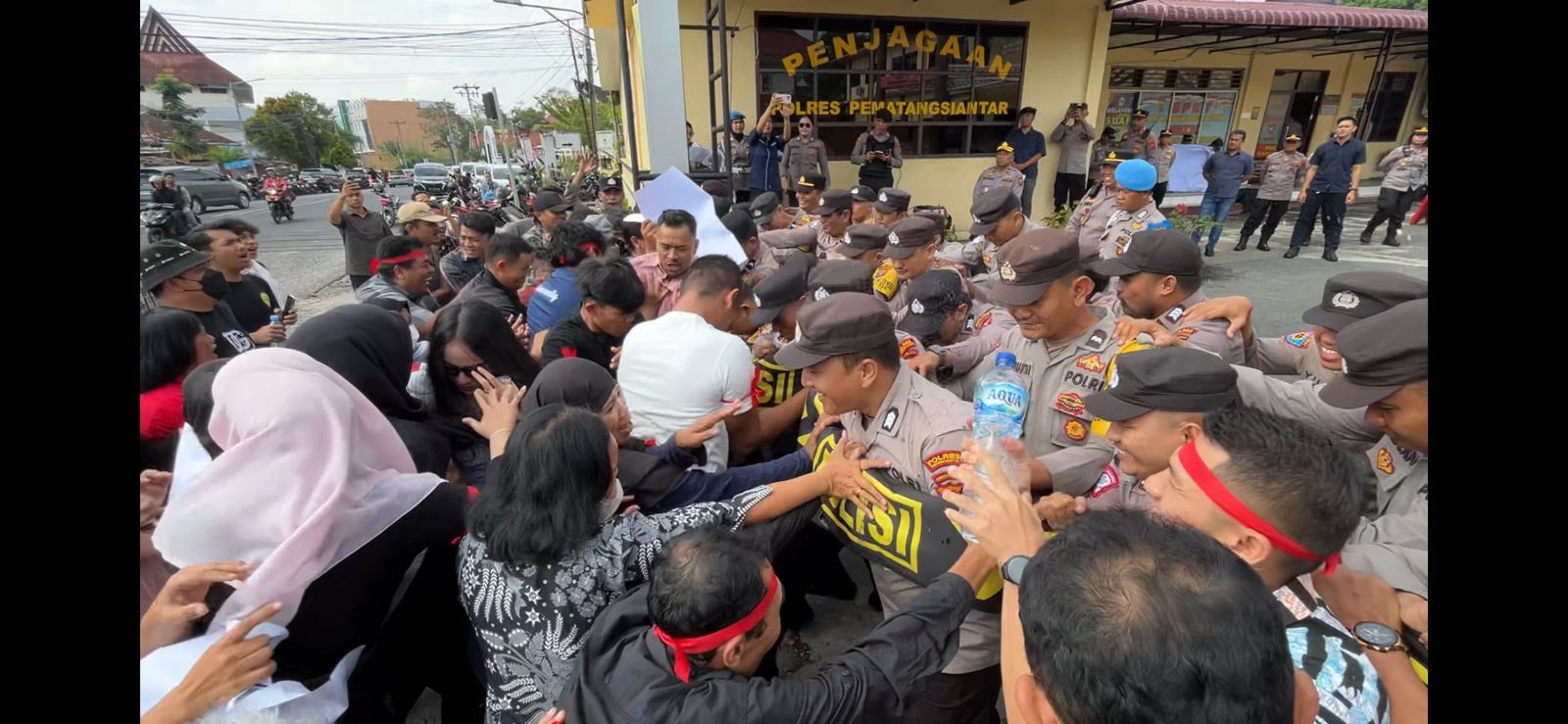 Polres Pematangsiantar Gelar Simulasi Sispam Mako Kesiapsiagaan Personil Hadapi Aksi Unjuk Rasa