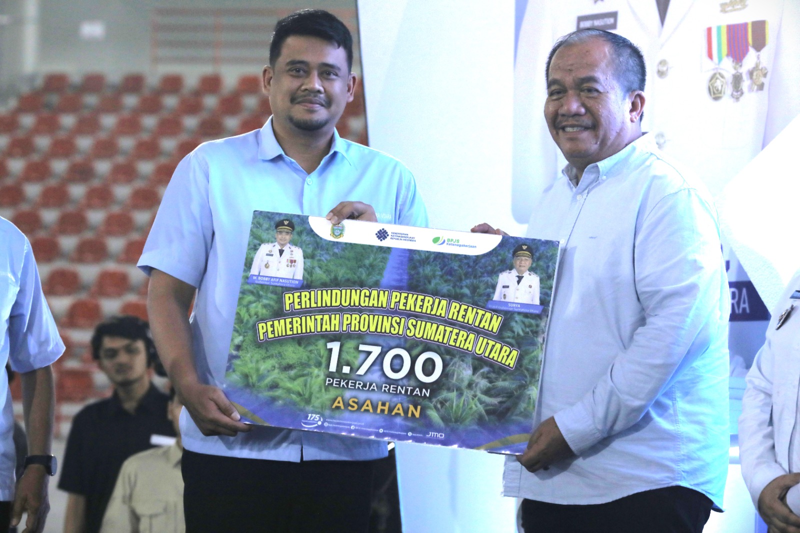 Bupati Asahan Terima 1.700 Kartu BPJS Ketenagakerjaan pada Peringatan May Day Sumatera Utara 2026