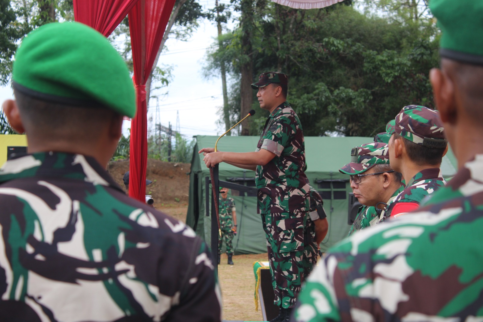 Pangdam I/Bukit Barisan Mayjen TNI Hendy Antariksa Tinjau Batalyon TP 956/Sultan Bidar Alam