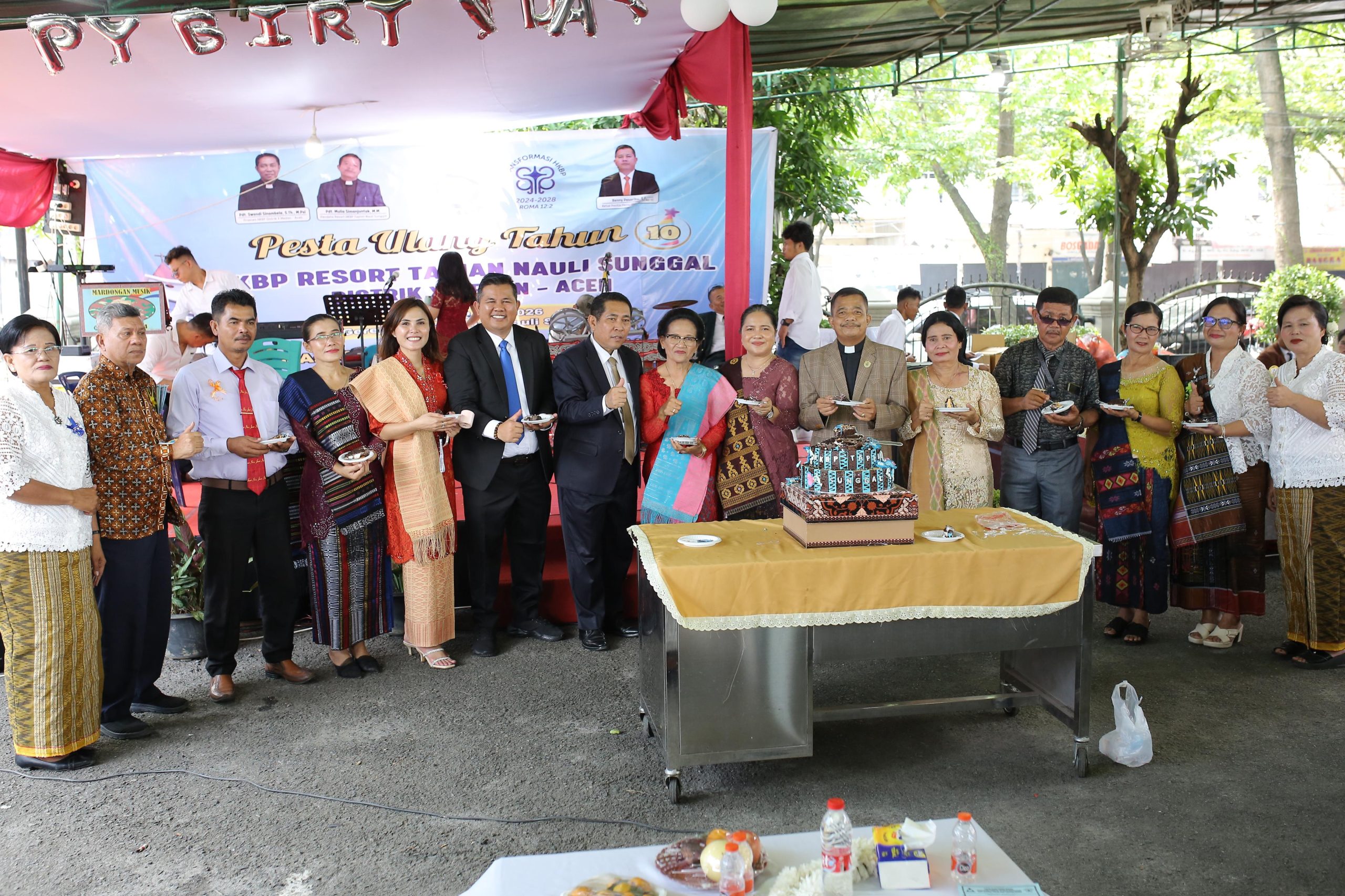 Dihadiri Praeses Distrik X Medan-Aceh dan Seribuan Jemaat, Pesta Ulang Tahun ke-10 HKBP Ressort Tapian Nauli Sunggal Penuh Sukacita