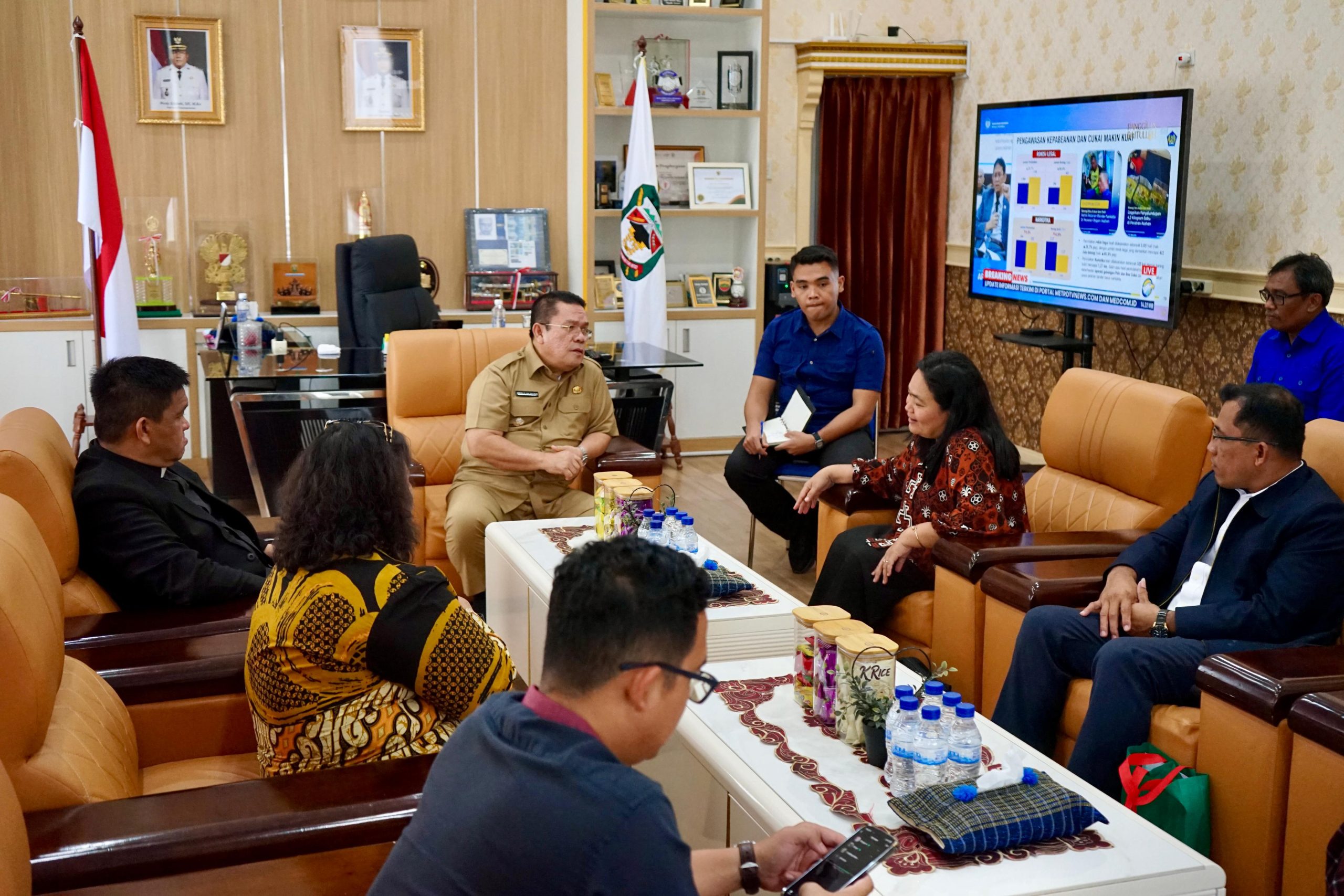 Wali Kota Wesly Silalahi SH MKn Terima Audiensi Ephorus GKPS Bersama Panitia Konser Harmoni 30 Tahun Internasionalisasi United Evangelical Mission (UEM) 