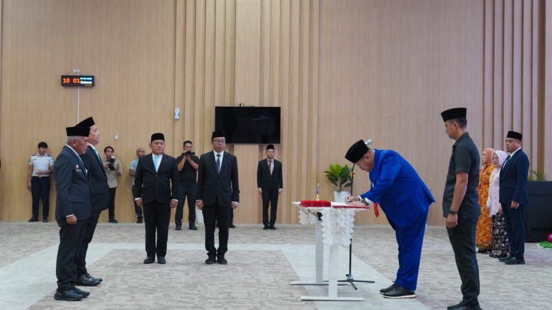 Tingkatkan Kualitas Pelayanan, Bupati Baharuddin Siagian Lantik 33 Pejabat Pimpinan Tinggi Pratama dan Pejabat Administrator