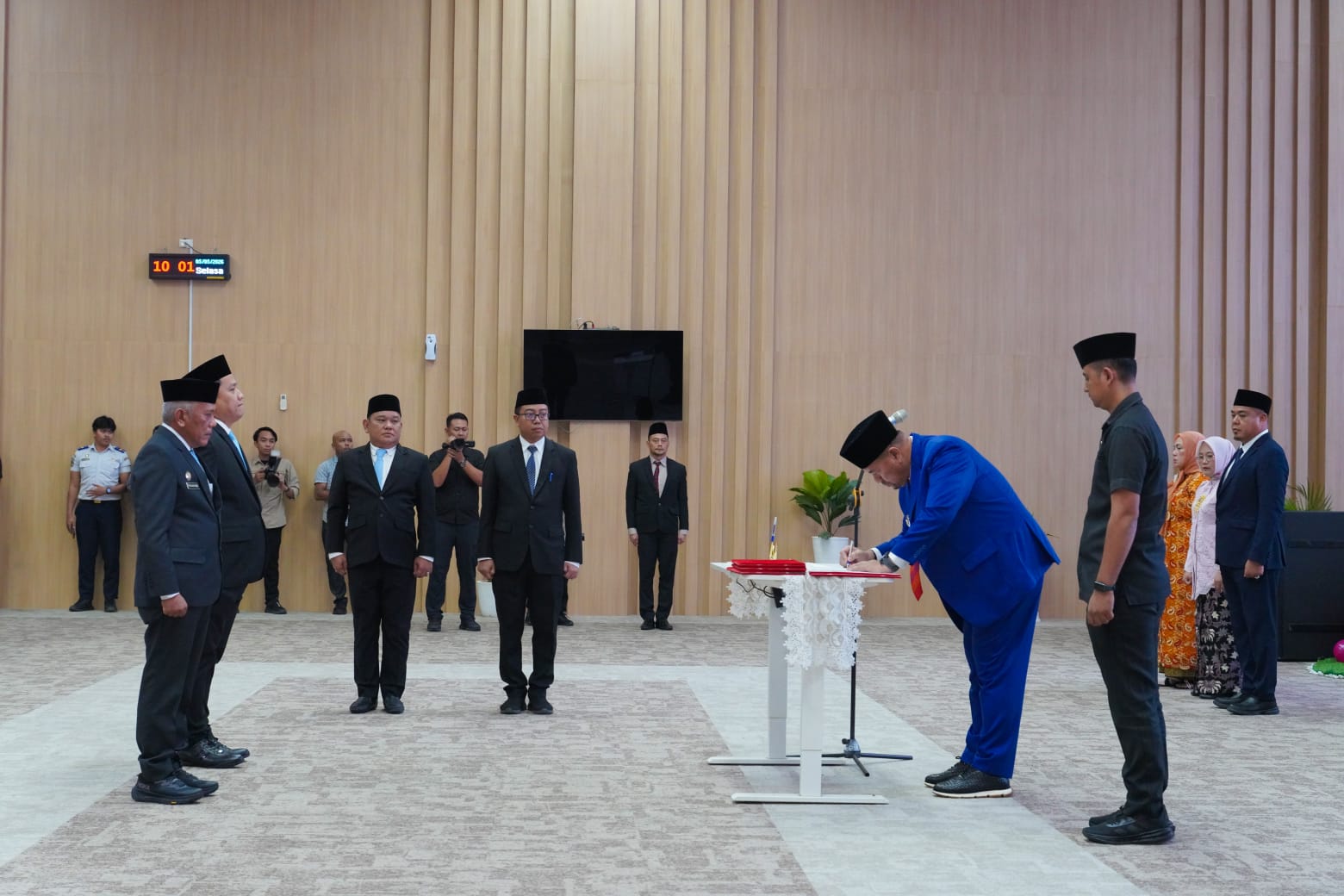 Tingkatkan Kualitas Pelayanan, Bupati Baharuddin Siagian Lantik 33 Pejabat Pimpinan Tinggi Pratama dan Pejabat Administrator