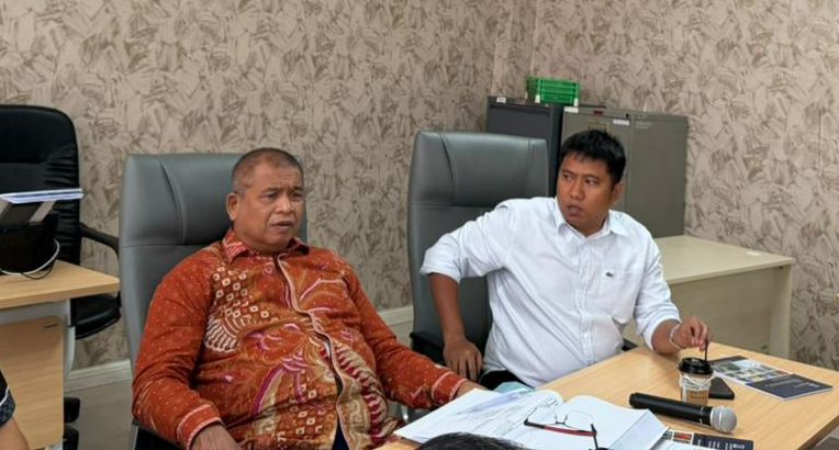 PDIP – Gerindra Minta Pemko Binjai Perbaiki Jl. Danau Tempe Depan Rumah Ali Umri