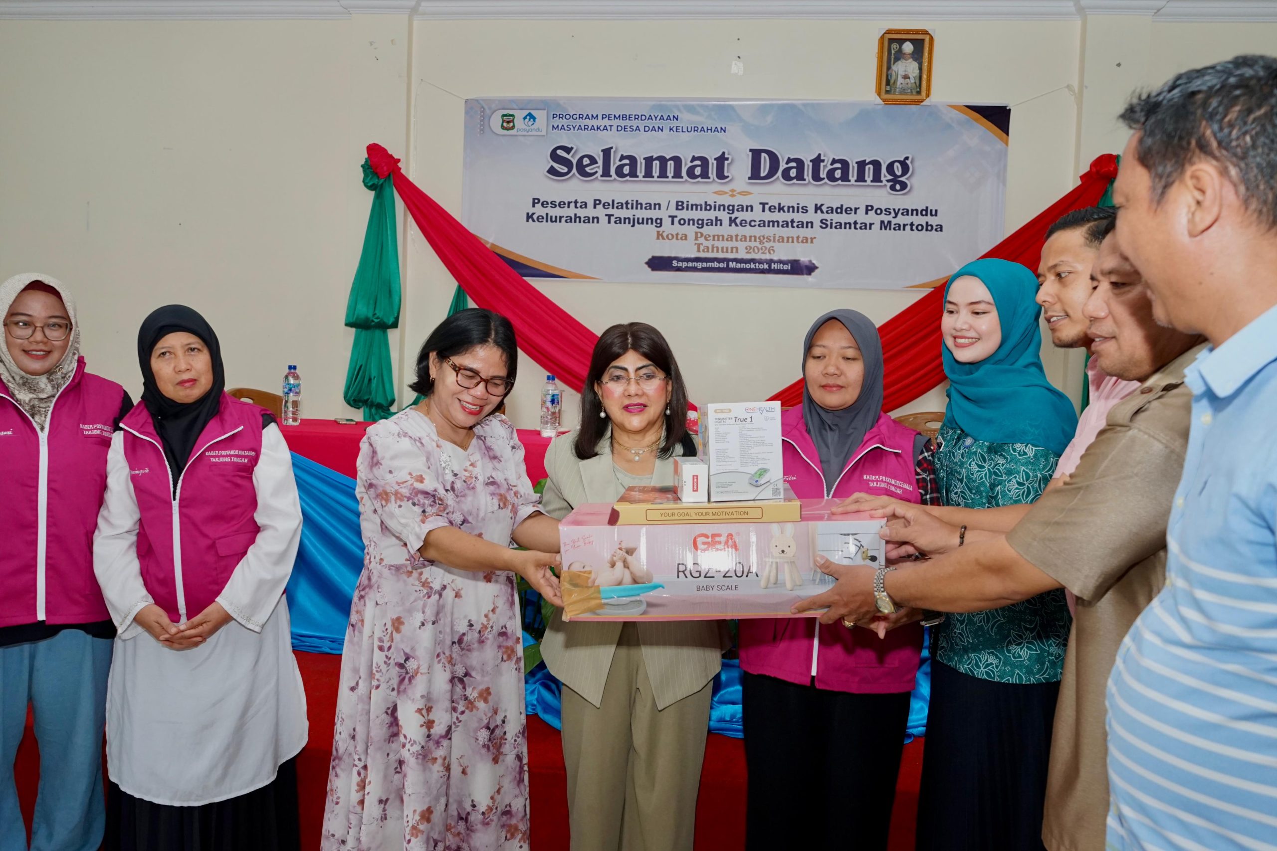 Ketua TP PKK Kota Pematangsiantar Secara Resmi Tutup Kegiatan Pembinaan Kader Posyandu Kelurahan Tanjung Tongah