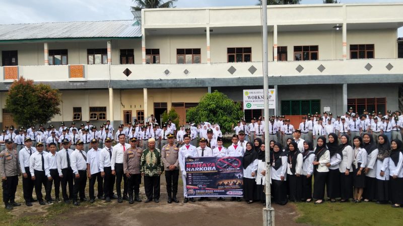 Pimpin Upacara di SMK Karya Utama, Kapolsek Dolok Masihul Tekankan Siswa Jauhi Narkoba dan Geng Motor