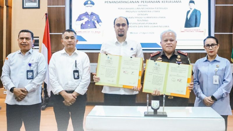 Dirut Perumda Tirtanadi Sumut Ardian Surbakti dan Kajatisu Harli Siregar Teken MoU Penanganan Perkara DATUN