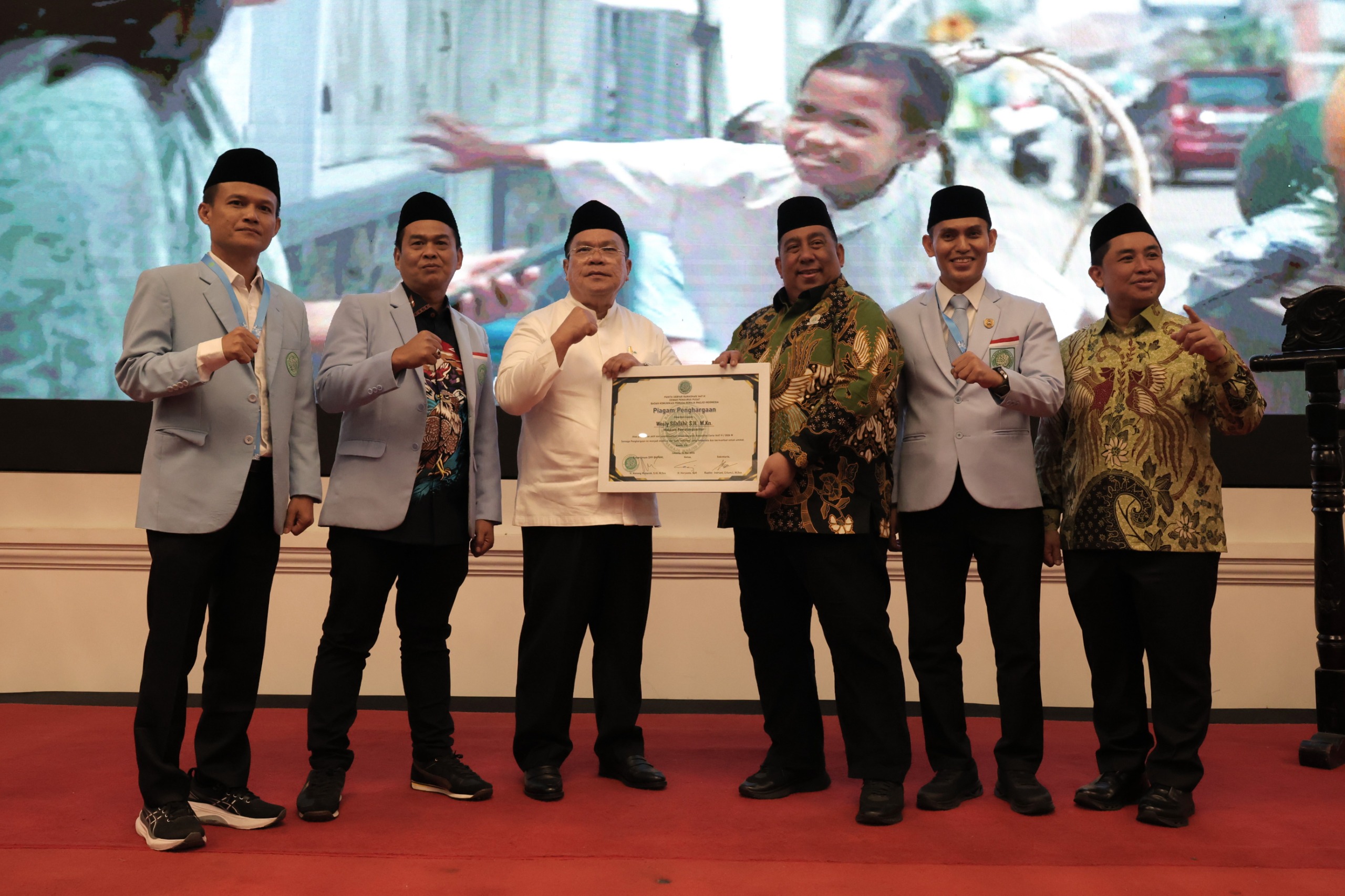 Wali Kota Pematangsiantar Terima Piagam Penghargaan dari BKPRMI Pusat