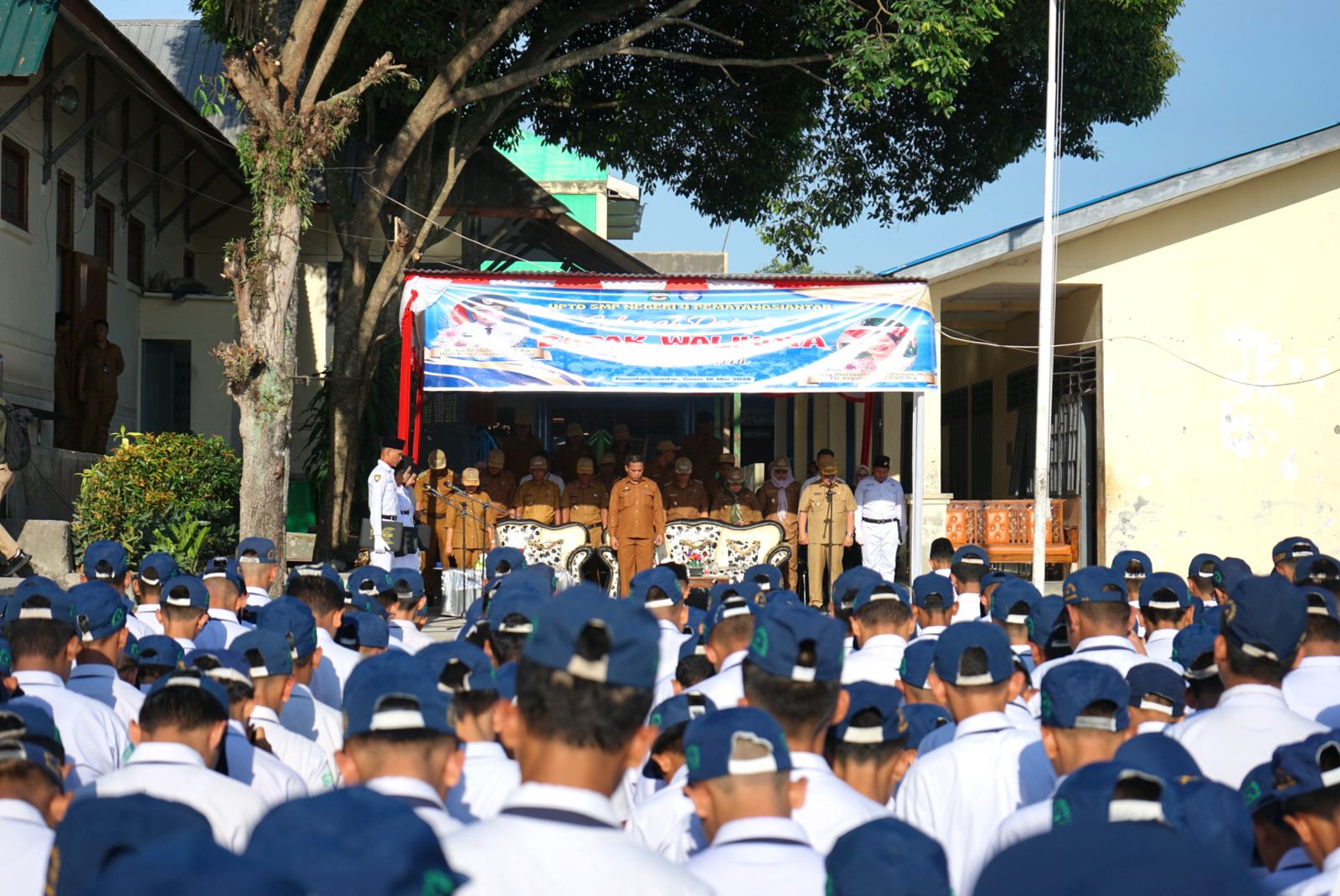 Wali Kota Wesly Silalahi SH MKn Jadi Pembina Upacara di UPTD SMP Negeri 4 Pematangsiantar