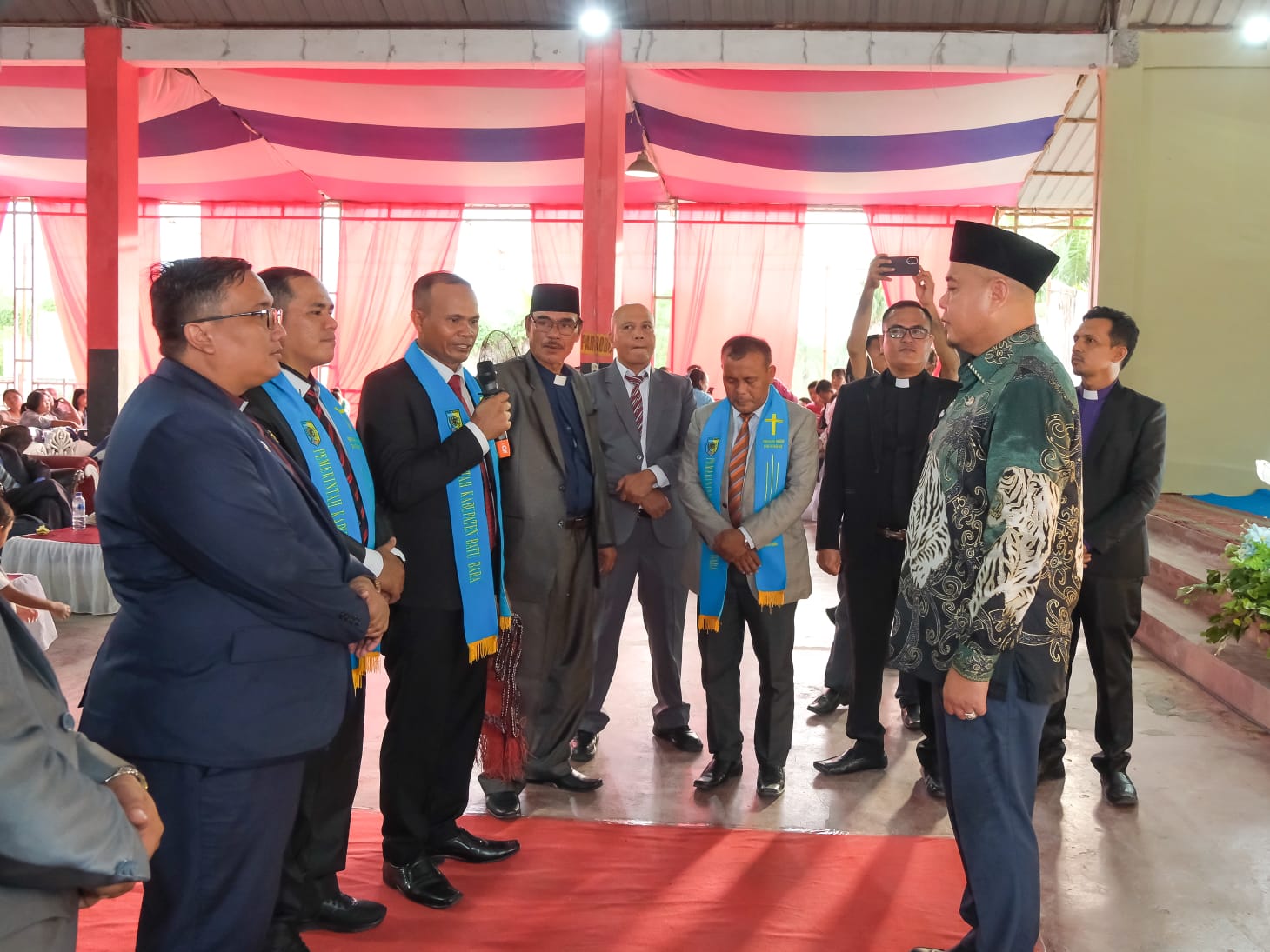 Wakil Bupati Syafrizal Hadiri Perayaan Paskah Oikumene Tahun 2026, Serahkan 100 Paket Sembako untuk Anak Yatim Piatu
