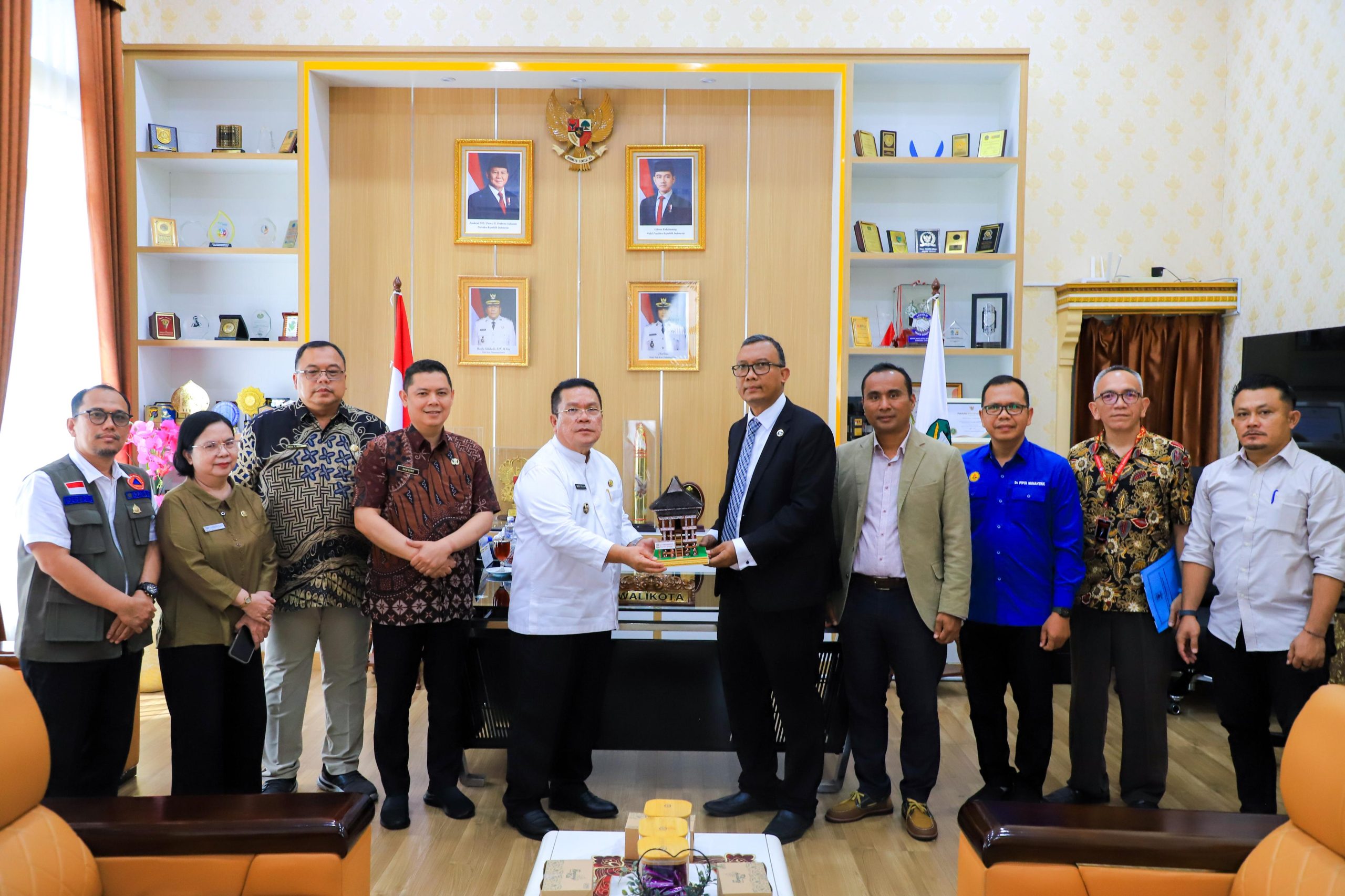 Wali Kota Wesly Silalahi SH MKn Bersama Rektor Universitas Advent Surya Nusantara Pematangsiantar Tanda Tangani MoU Tri Dharma Perguruan Tinggi