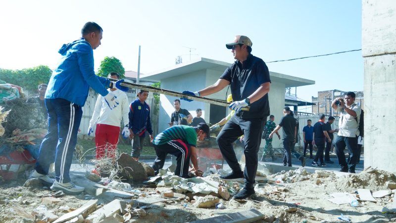 Pimpin Gotong Royong Massal di Stadion Teladan, Rico Waas Tegaskan Medan Siap Jadi Tuan Rumah Diajang Internasional