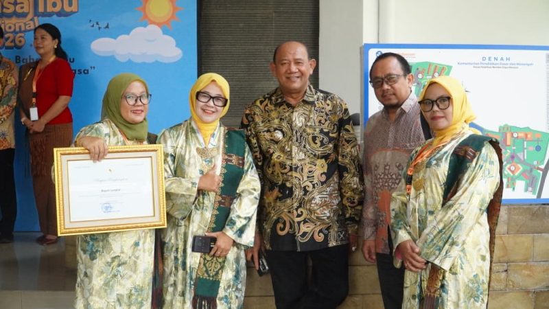 Bupati Syah Afandin Raih Penghargaan Revitalisasi Bahasa Daerah dari Kemendikdasmen