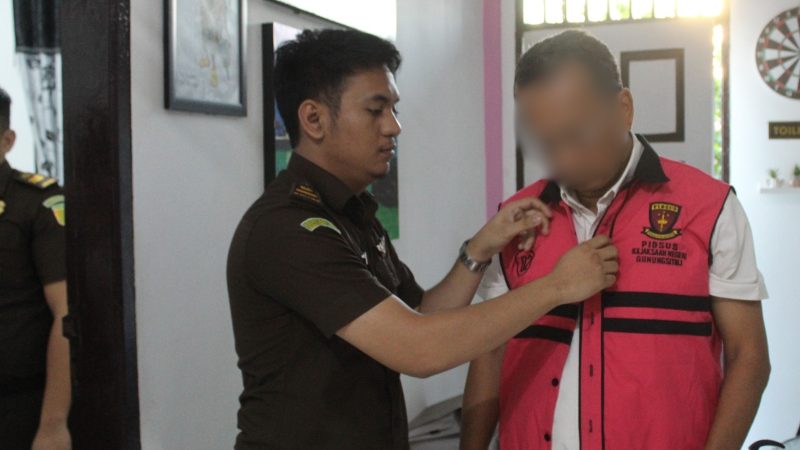 Kejari Gunungsitoli Tahan Tersangka Korupsi Pekerjaaan Pembangunan Air Baku Kota Gunungsitoli