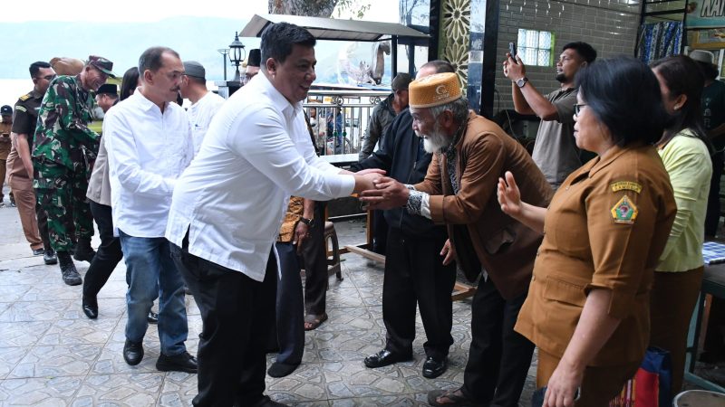 Bupati Samosir Serahkan Hewan Qurban Bantuan Presiden dan Pemkab, Perkuat Toleransi dan Kepedulian Sosial.
