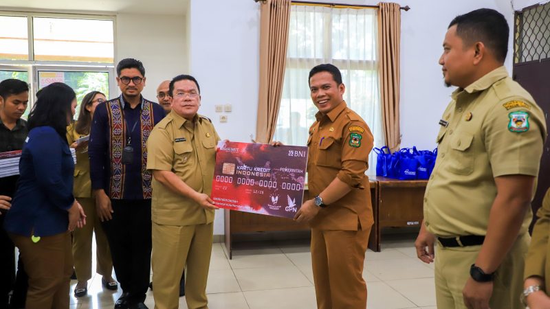 Wali Kota Pematangsiantar me-Launching Kartu Kredit Pemerintah Daerah (KKPD) dan QRIS Rekening Penerimaan Satuan Kerja Perangkat Daerah