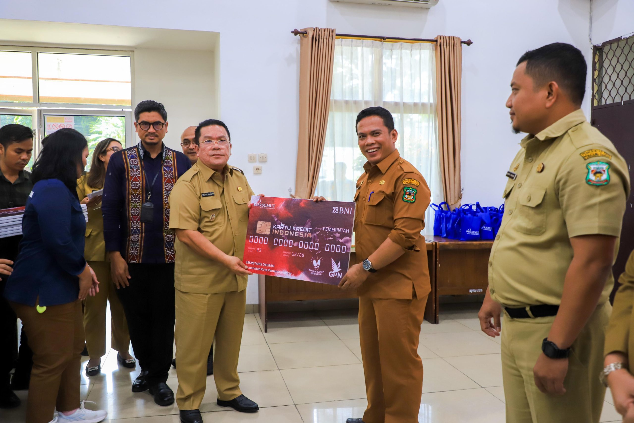 Wali Kota Pematangsiantar me-Launching Kartu Kredit Pemerintah Daerah (KKPD) dan QRIS Rekening Penerimaan Satuan Kerja Perangkat Daerah