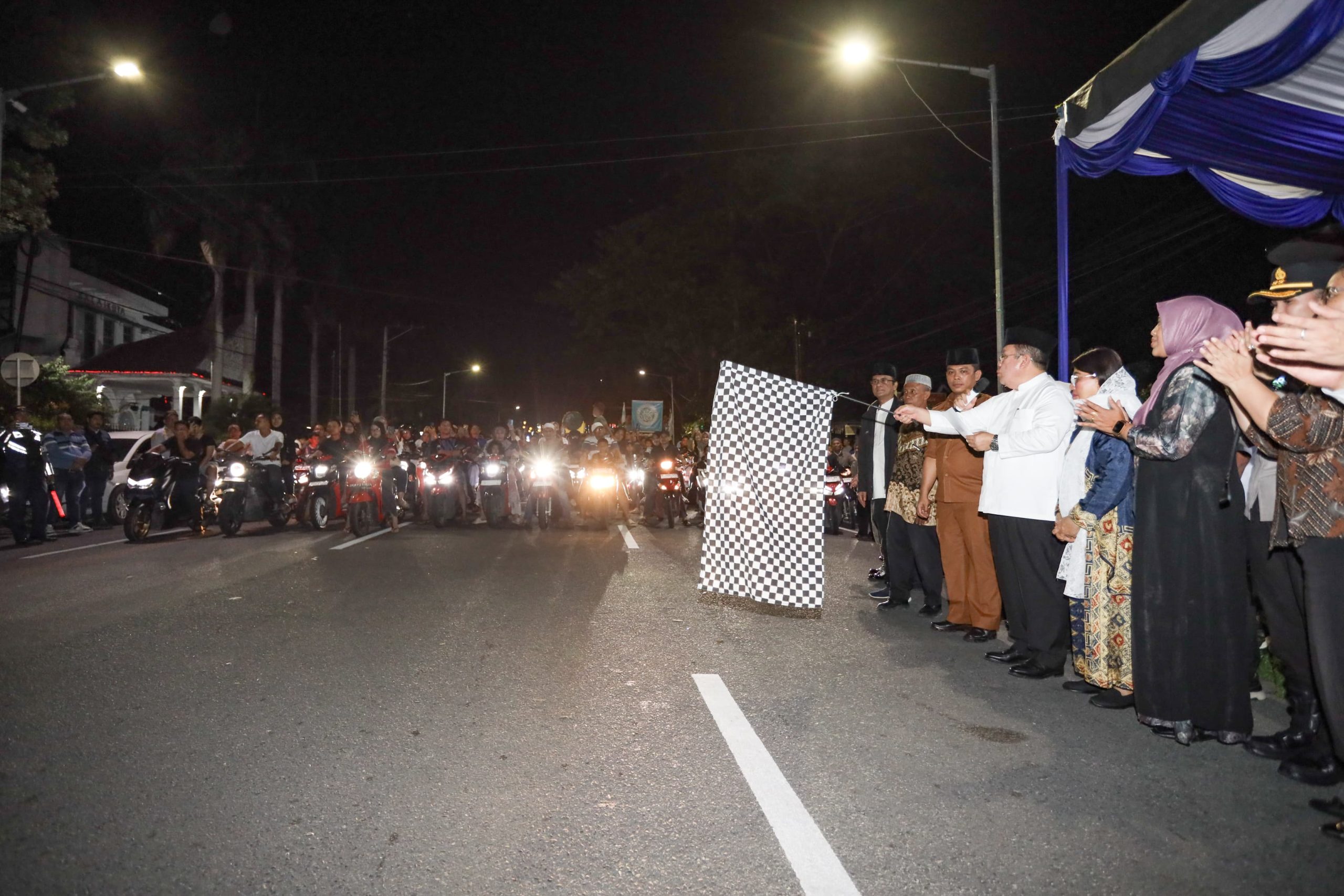 Wali Kota Didampingi Ketua TP PKK Pematangsiantar Melepas Pawai Takbir Idul Adha 1447 H/ 2026 M